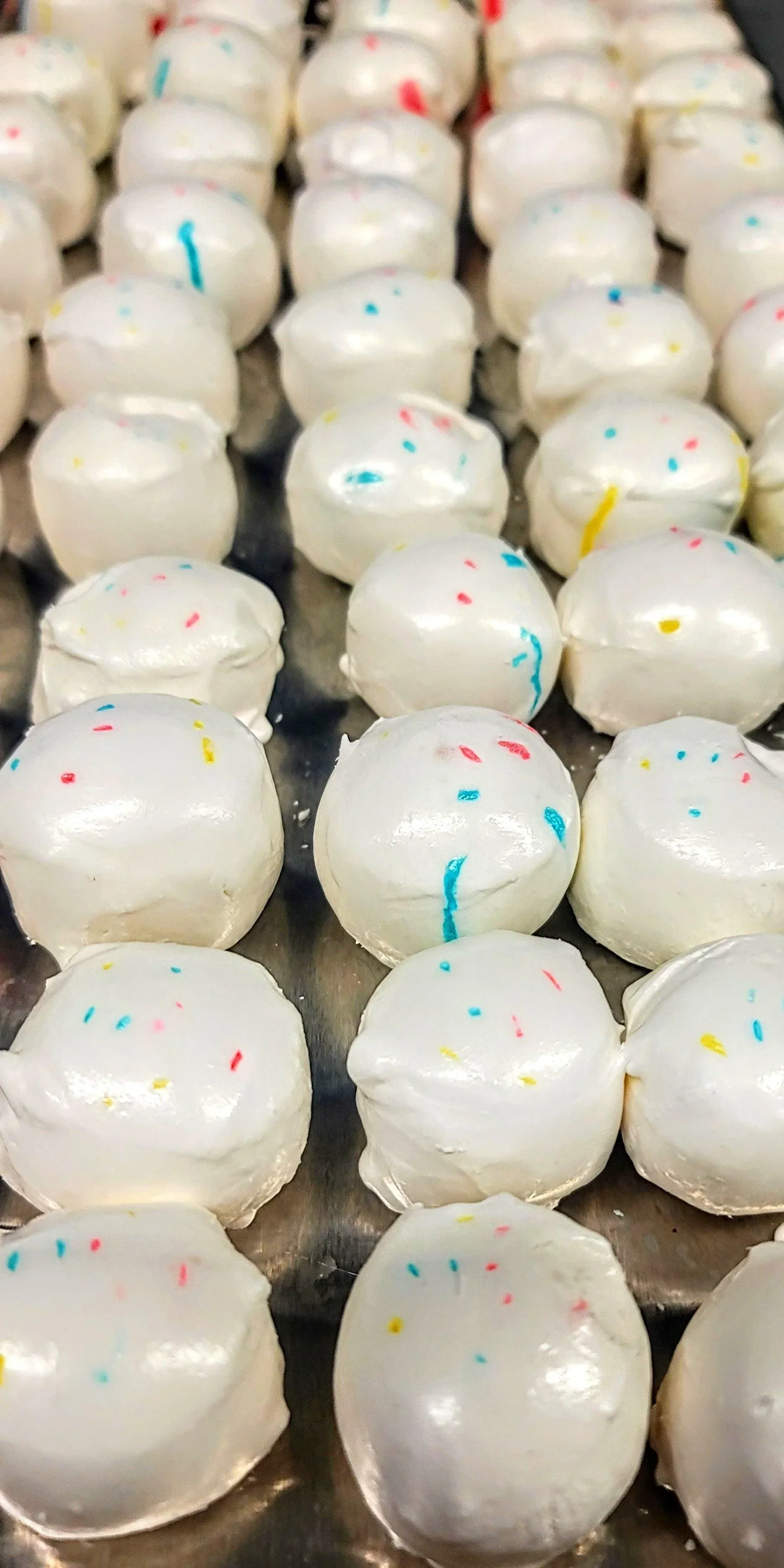 Freeze Dried Frosted Cupcake Salt Water Taffy Candy - Image 2