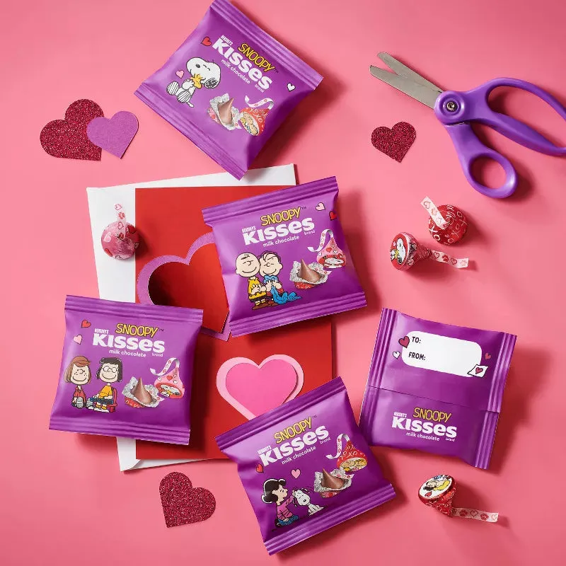 Hershey's Kisses Valentine's Day Milk Chocolate Snoopy & Friends Friendship Exchange: 32-Piece Bag - Image 4