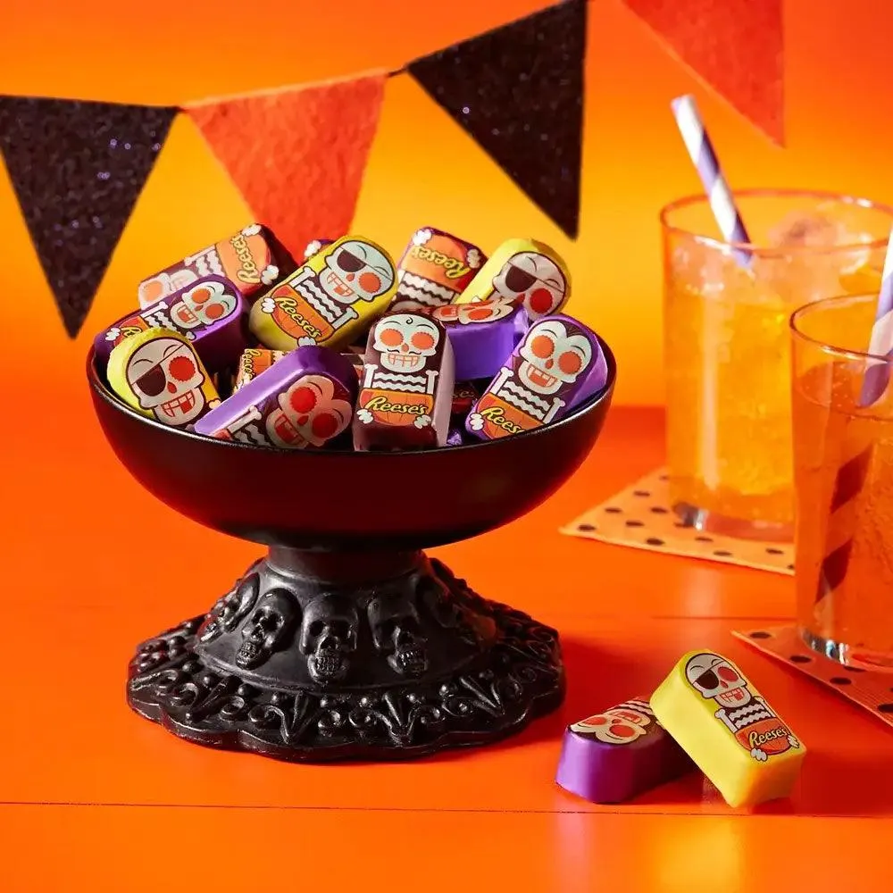 Reese's Halloween Milk Chocolate Peanut Butter Skeletons: 9-Ounce Bag - Image 3